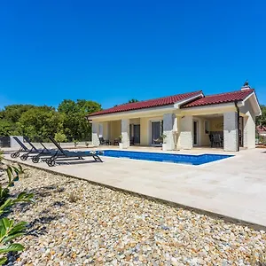 Villa Villa Una, Muraj